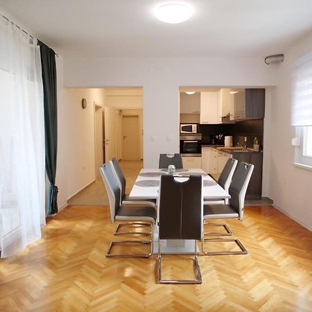PUY Arena Apartment With 3 Bedrooms In The City Center מראה חיצוני תמונה