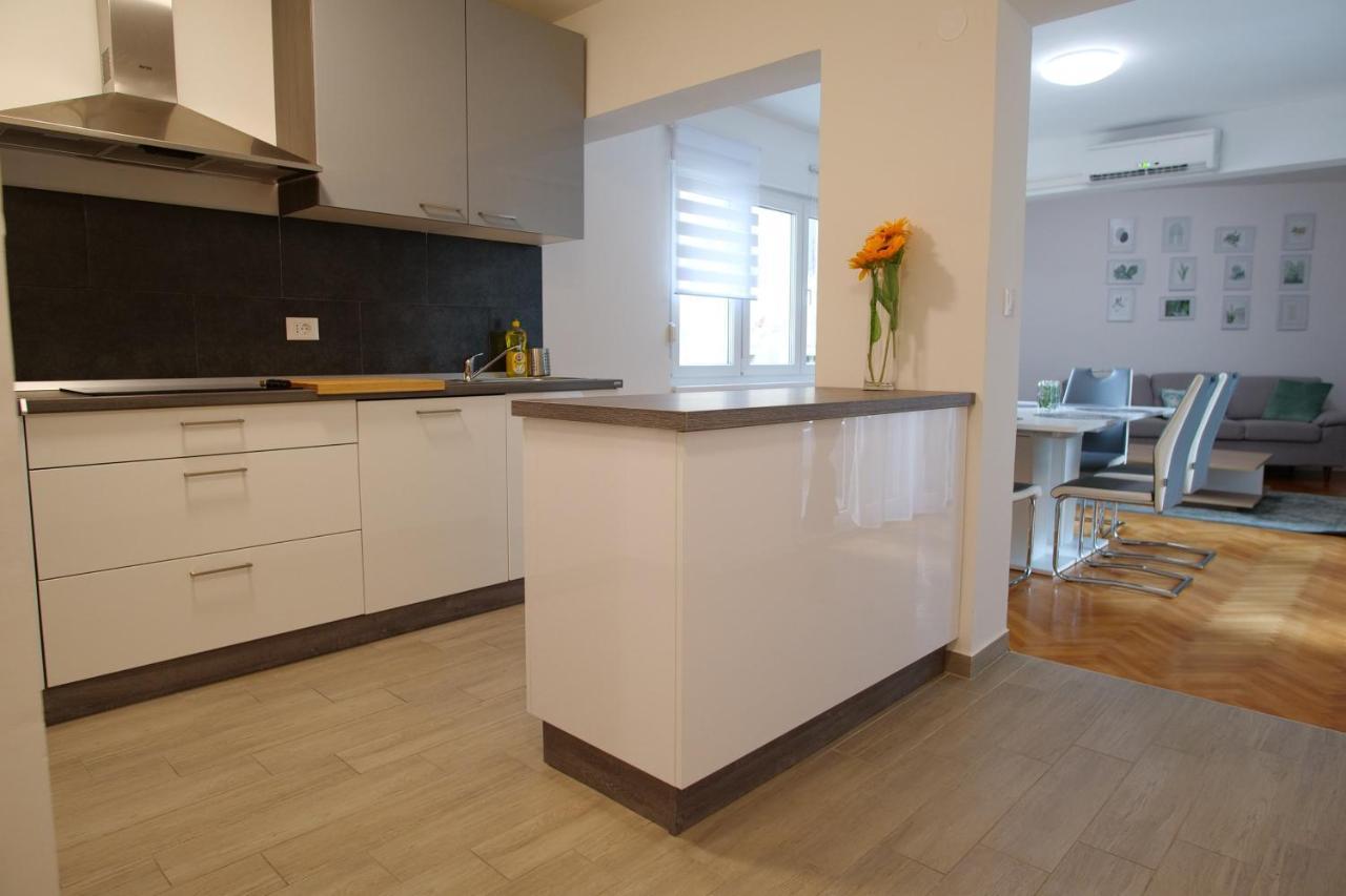 PUY Arena Apartment With 3 Bedrooms In The City Center מראה חיצוני תמונה