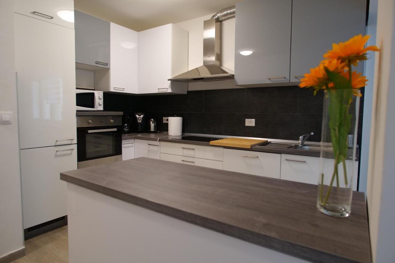 PUY Arena Apartment With 3 Bedrooms In The City Center מראה חיצוני תמונה
