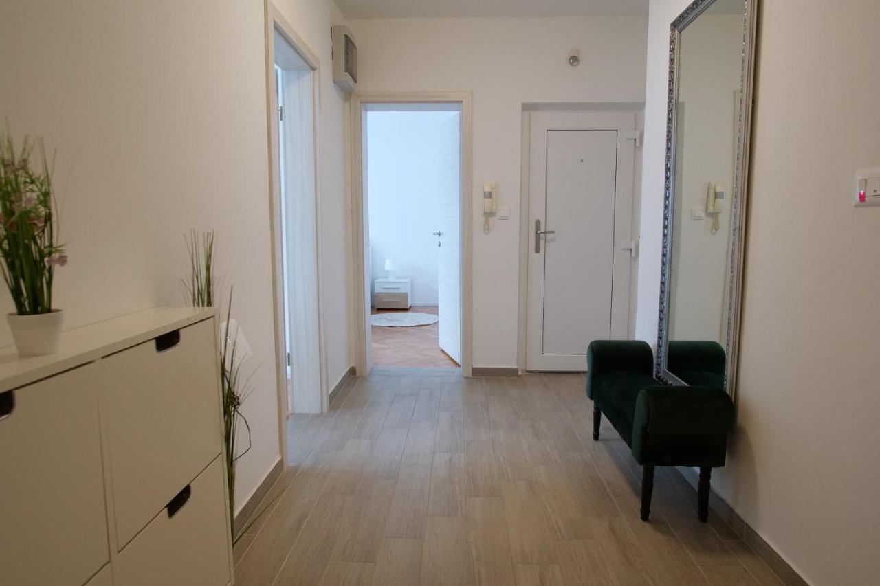 PUY Arena Apartment With 3 Bedrooms In The City Center מראה חיצוני תמונה