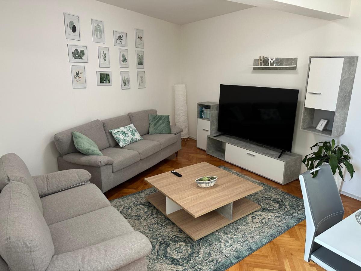 PUY Arena Apartment With 3 Bedrooms In The City Center מראה חיצוני תמונה